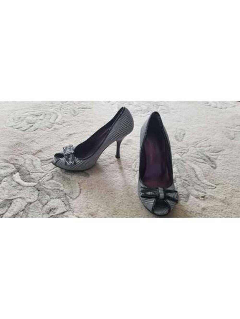 High heel shoes - size 7 - Le Chateau